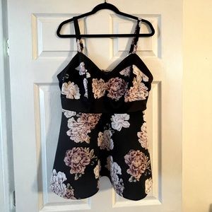 Torrid Floral Peplum top - Size 1